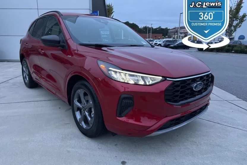 2023 Ford Escape ST-Line photo 1