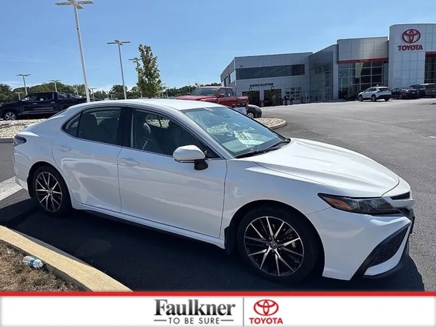 2023 Toyota Camry SE photo 1