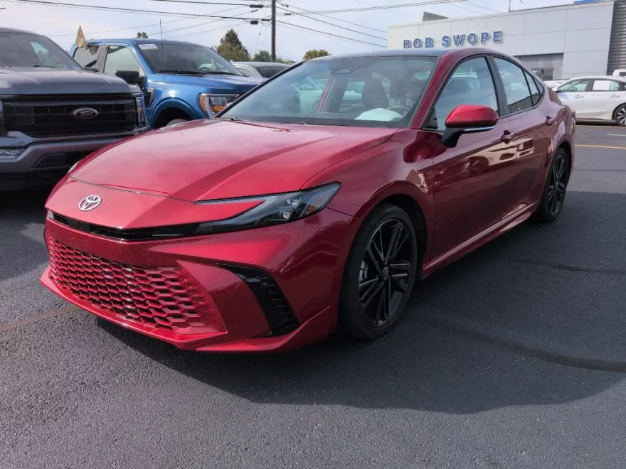 2025 Toyota Camry Hybrid XSE photo 1