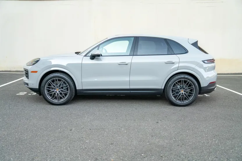 2025 Porsche Cayenne photo 1