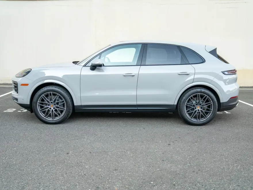 2025 Porsche Cayenne photo 1