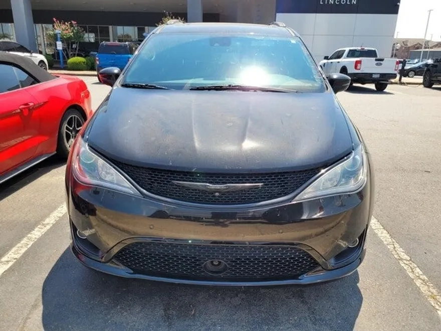 2019 Chrysler Pacifica Limited photo 1