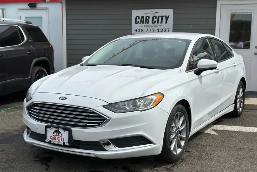 2017 Ford Fusion SE photo 1