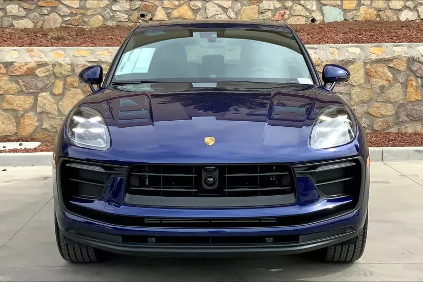 2024 Porsche Macan T photo 1