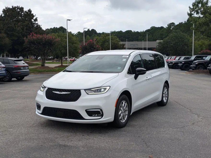 2026 Chrysler Pacifica photo 1