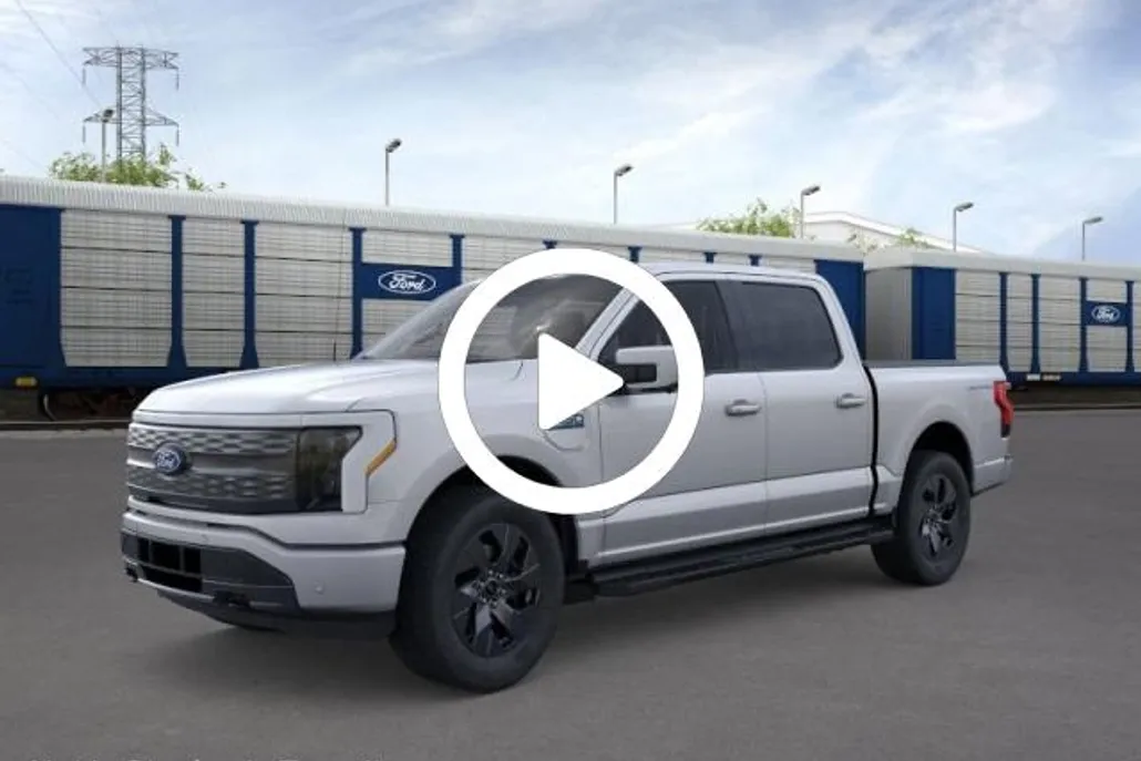 2025 Ford F-150 Lightning Lariat photo 1