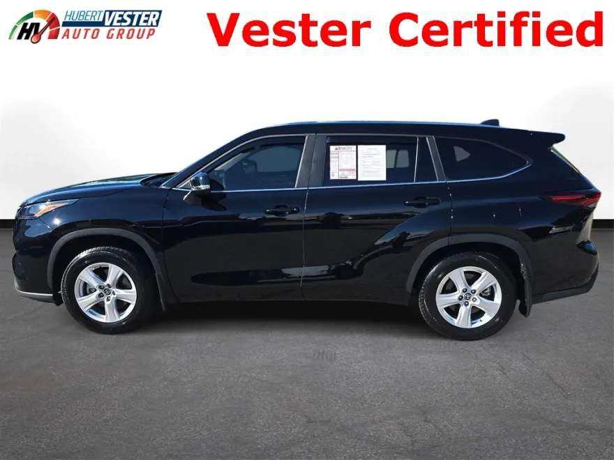 2024 Toyota Highlander LE photo 1