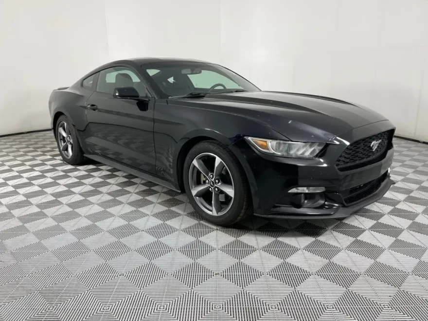 2016 Ford Mustang V6 photo 1