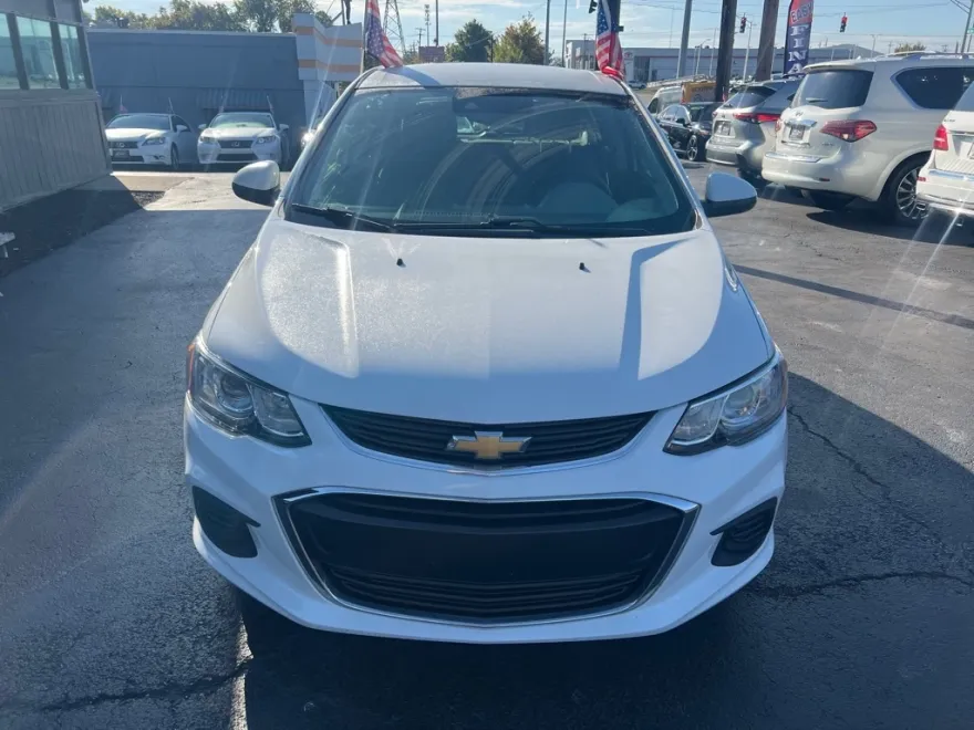 2020 Chevrolet Sonic LT photo 1