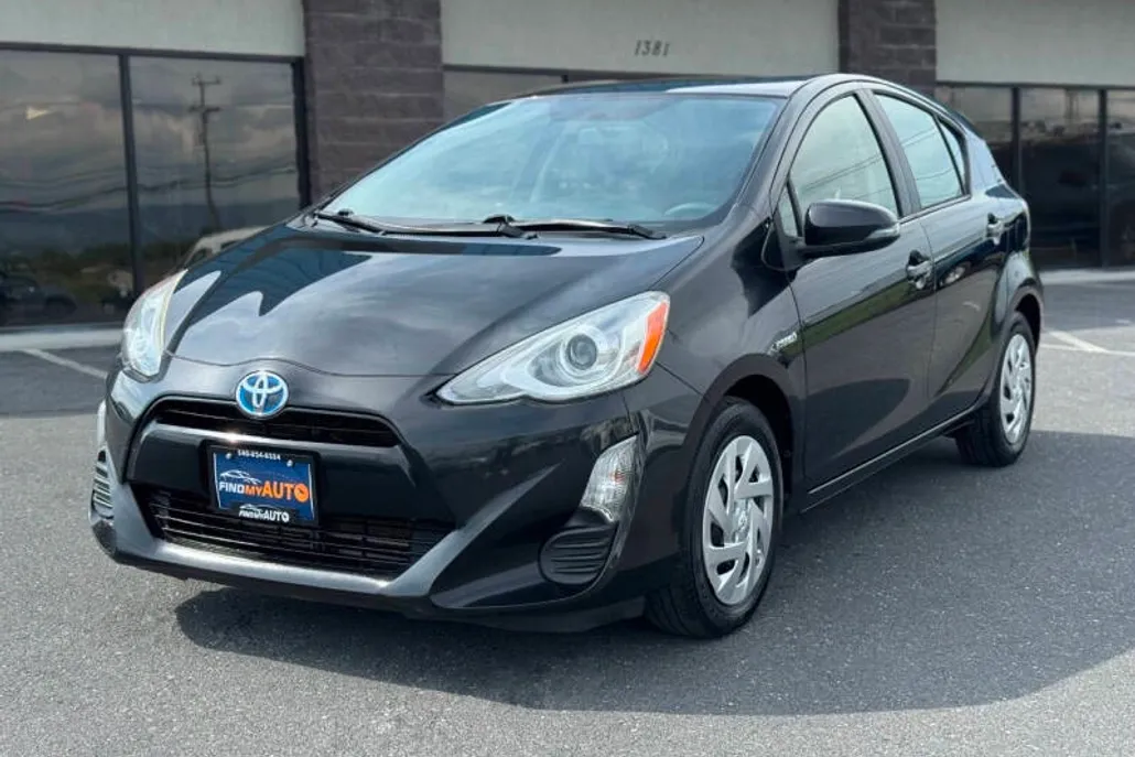 2016 Toyota Prius C Two photo 1