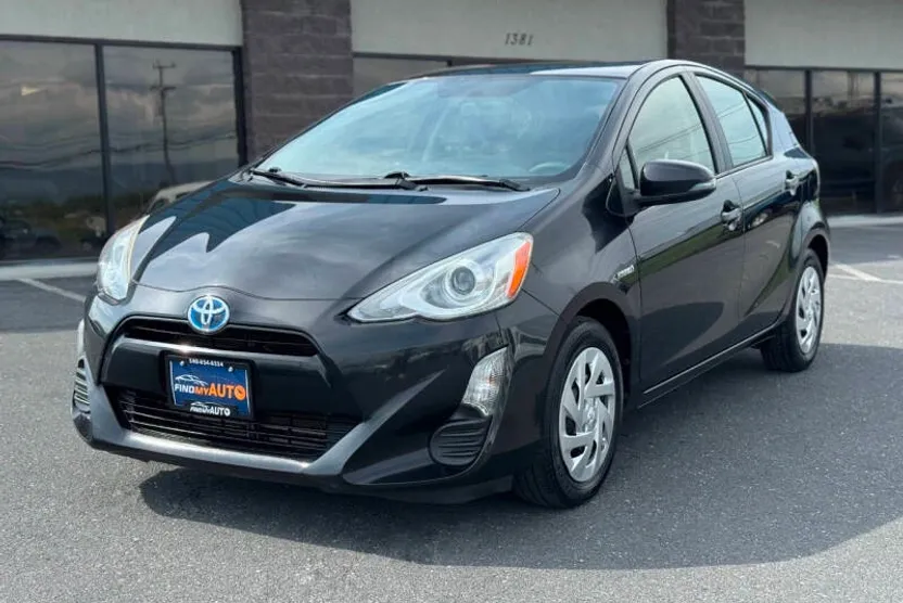2016 Toyota Prius C Two photo 1