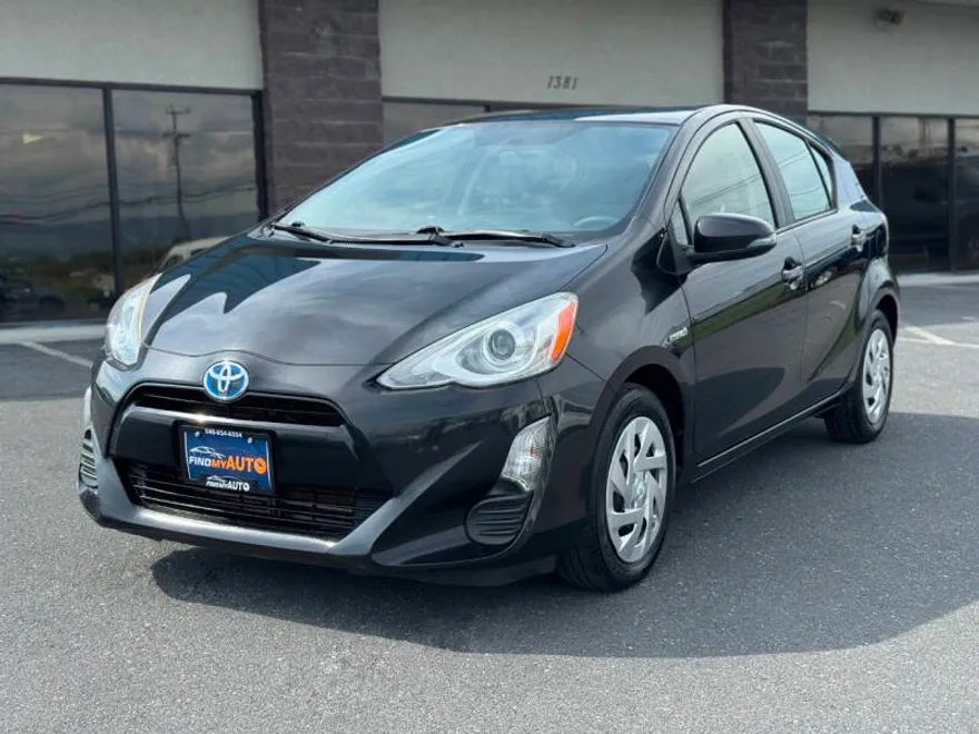 2016 Toyota Prius C Two photo 1