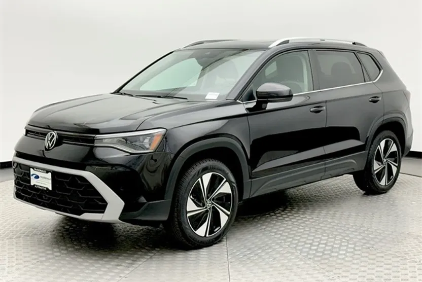 2025 Volkswagen Taos SE photo 1