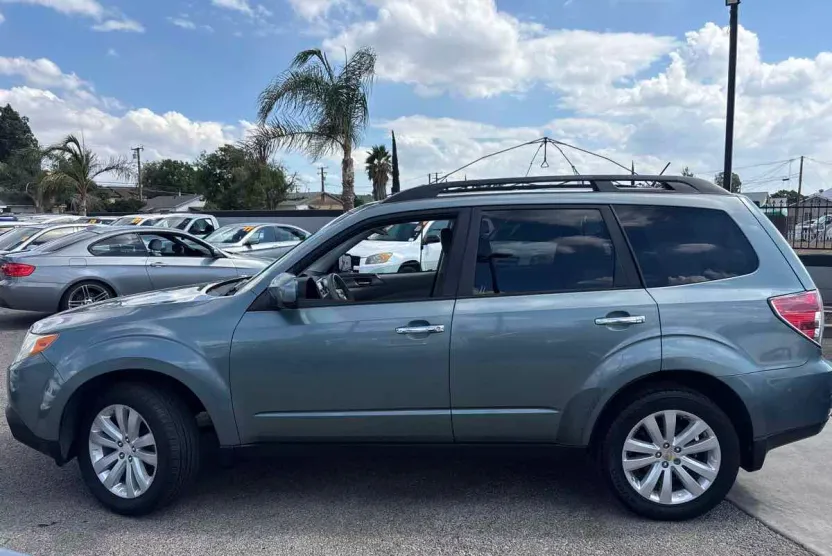 2011 Subaru Forester 2.5X Limited photo 1