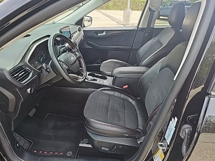 2022 Ford Escape SEL photo 16