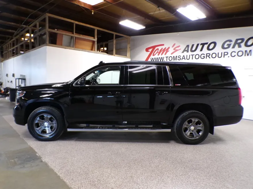 2015 Chevrolet Suburban LT photo 1
