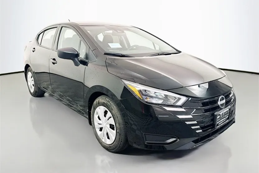 2025 Nissan Versa 1.6 S photo 1