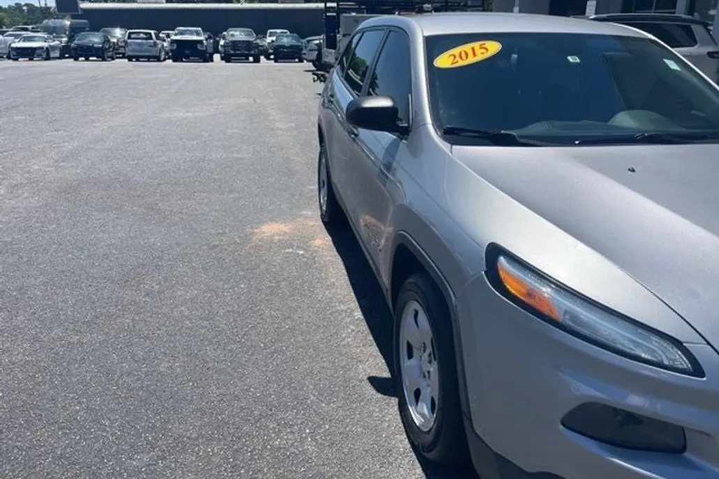 2015 Jeep Cherokee Sport photo 1
