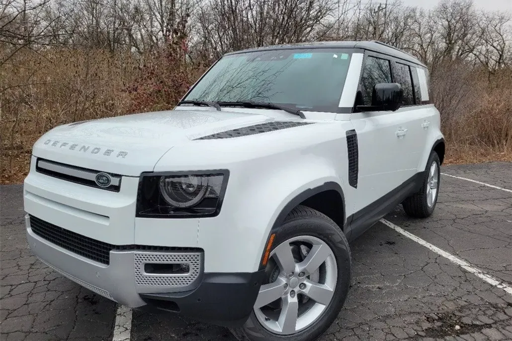 2025 Land Rover Defender 110 S photo 1
