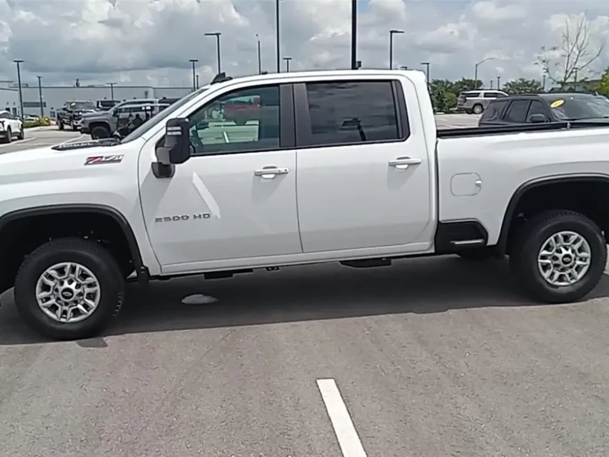 2025 Chevrolet Silverado 2500HD LT photo 1