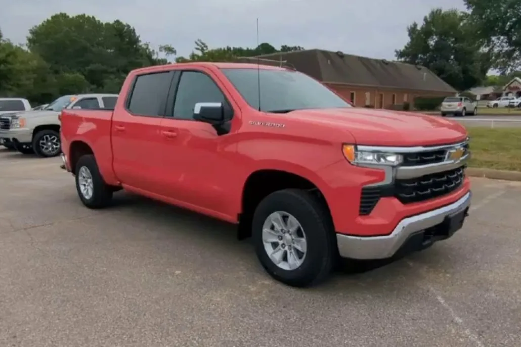 2025 Chevrolet Silverado 1500 LT photo 1