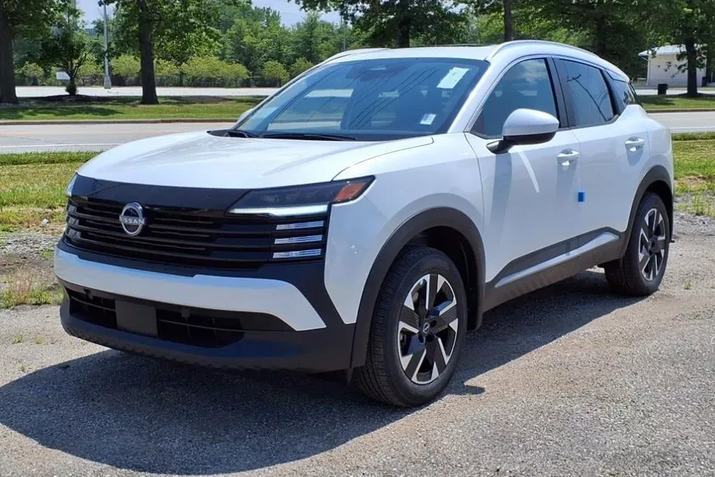 2025 Nissan Kicks SV photo 1