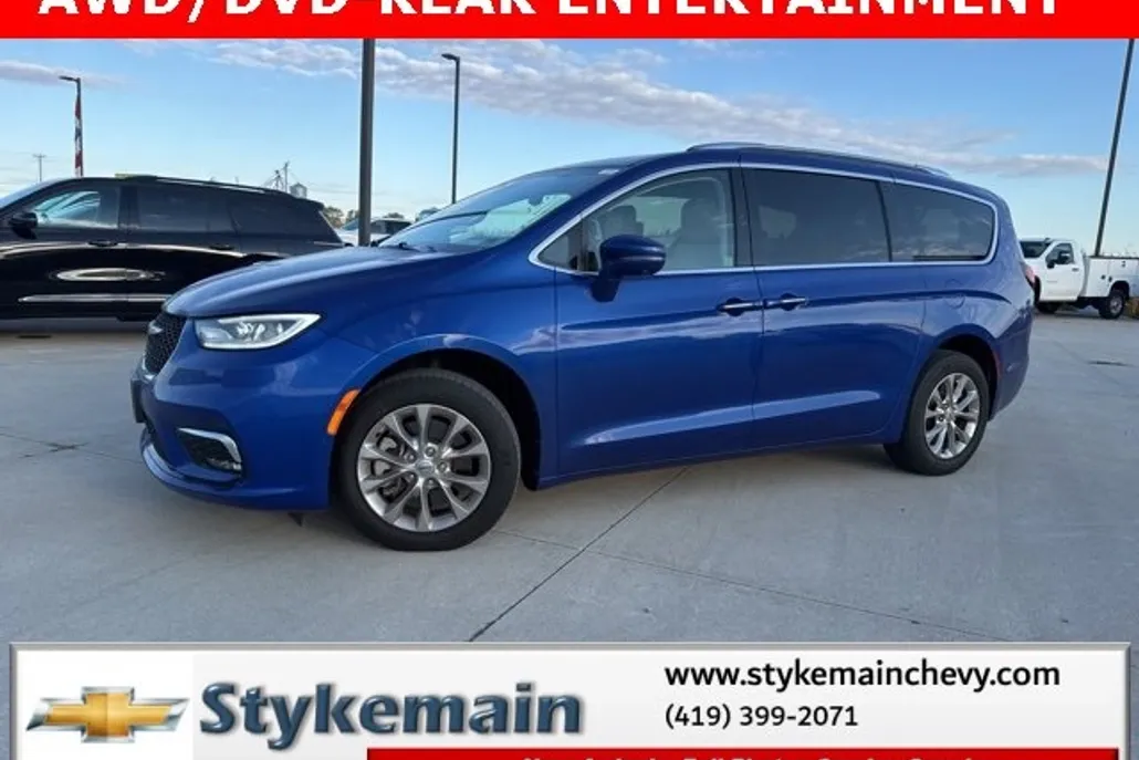 2021 Chrysler Pacifica Touring L photo 1