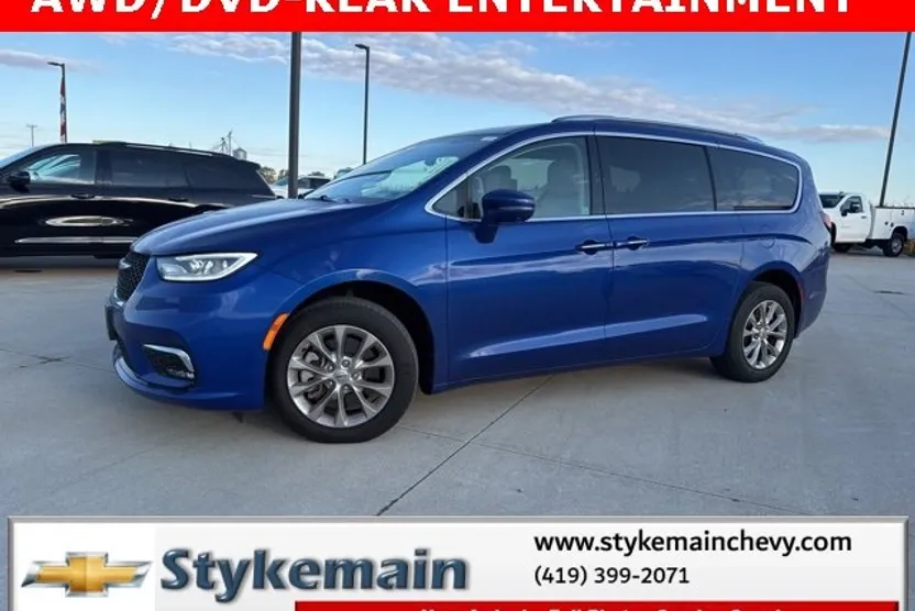 2021 Chrysler Pacifica Touring L photo 1