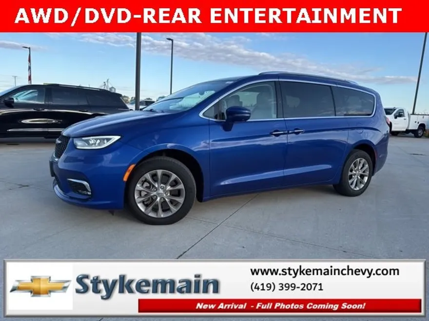 2021 Chrysler Pacifica Touring L photo 1