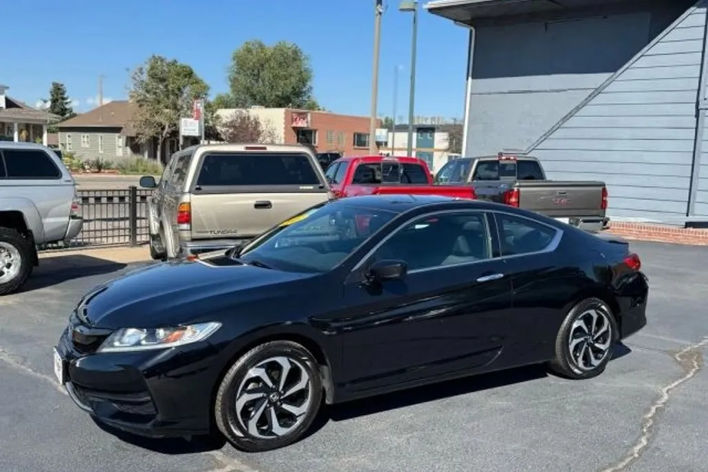2017 Honda Accord photo 1