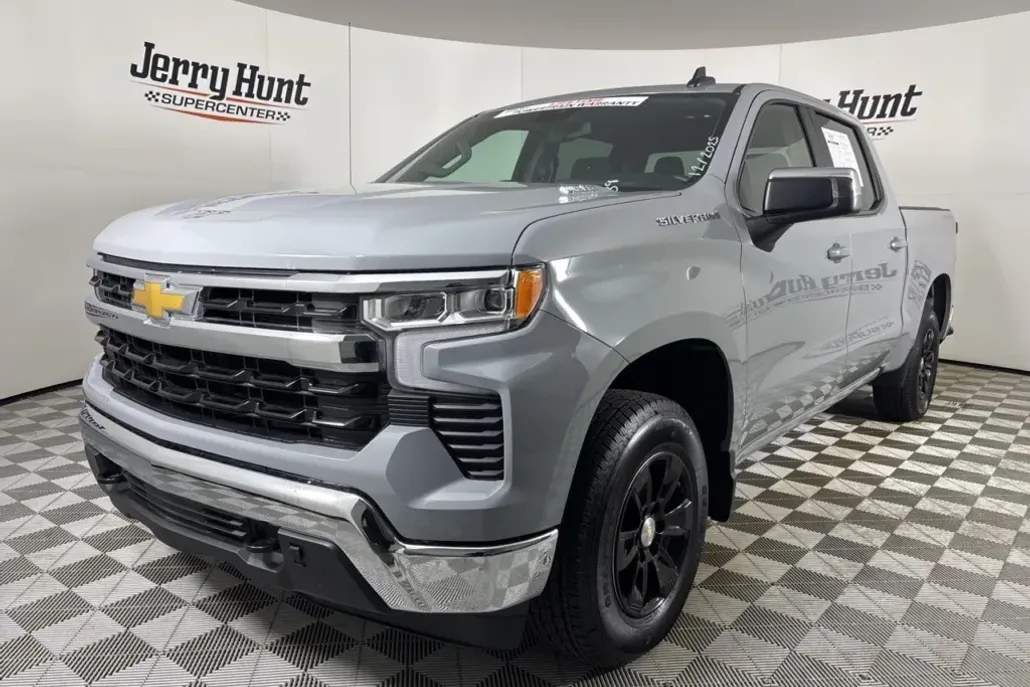 2024 Chevrolet Silverado 1500 LT photo 1