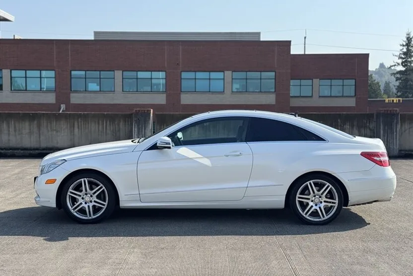 2010 Mercedes Benz E 350 Coupe photo 1