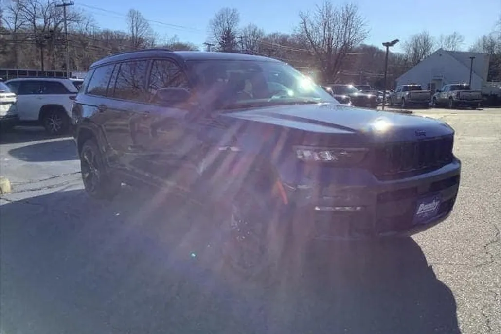 2025 Jeep Grand Cherokee Limited photo 1