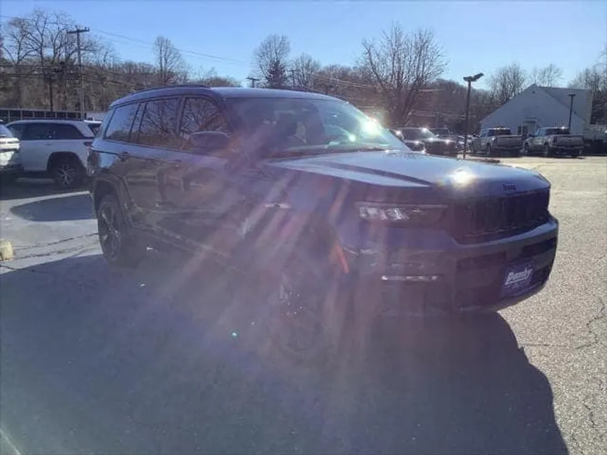 2025 Jeep Grand Cherokee Limited photo 1