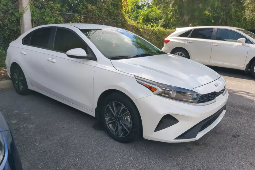 2024 Kia Forte LXS photo 1