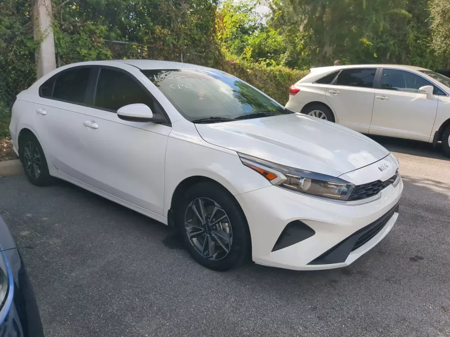 2024 Kia Forte LXS photo 1