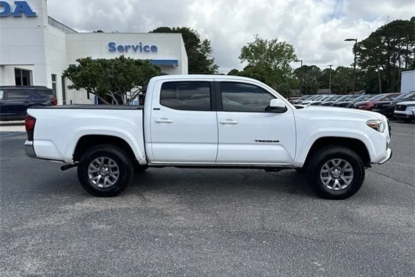 2021 Toyota Tacoma SR5 V6 photo 1