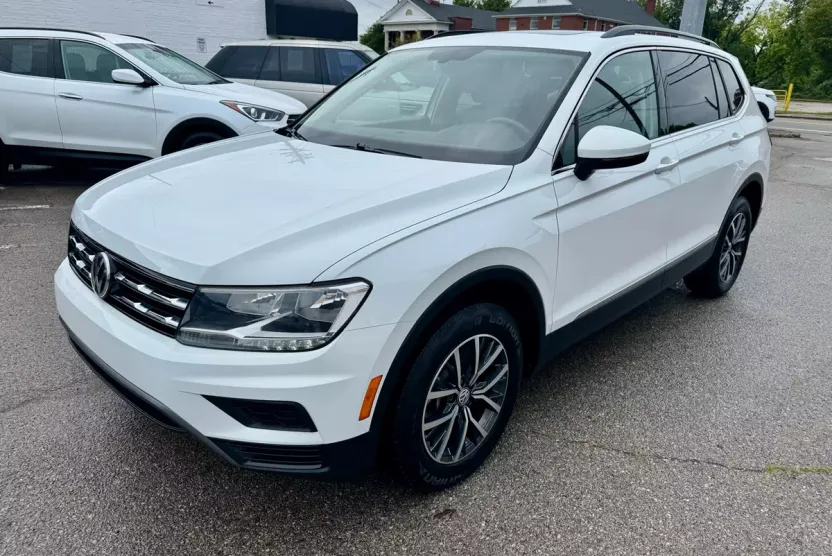 2020 Volkswagen Tiguan SE photo 1