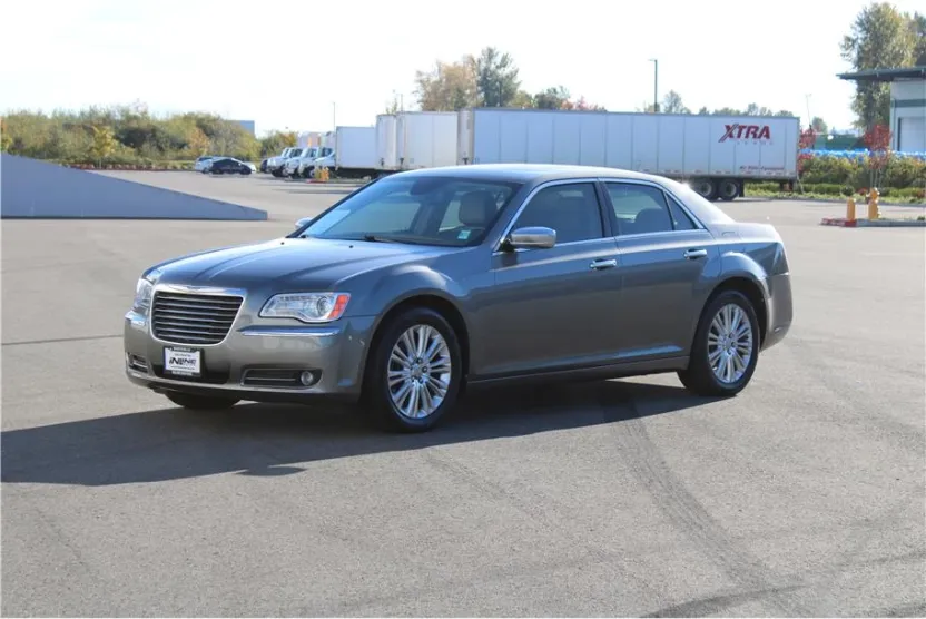 2012 Chrysler 300 Luxury photo 1