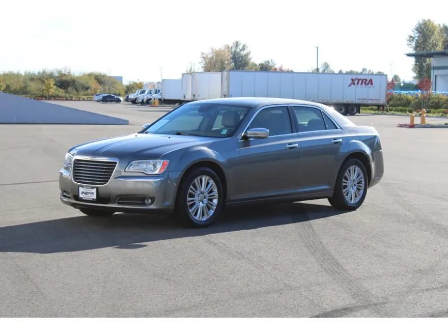2012 Chrysler 300 Luxury photo 1