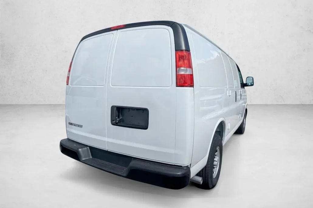 2025 Chevrolet Express Cargo 2500 Base photo 1