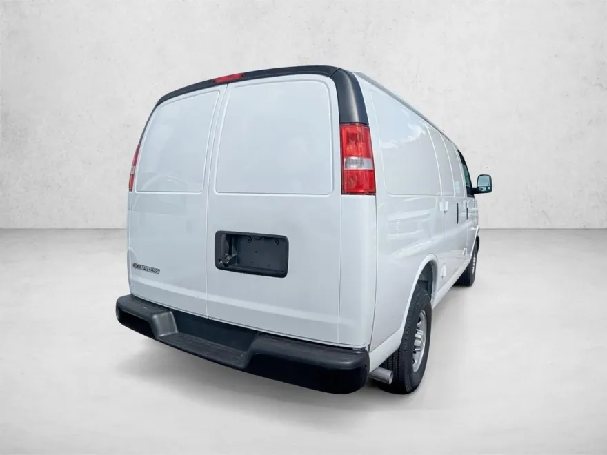 2025 Chevrolet Express Cargo 2500 Base photo 1