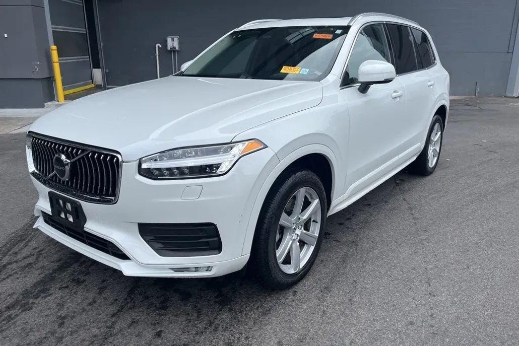 2023 Volvo XC90 B5 AWD Core photo 1