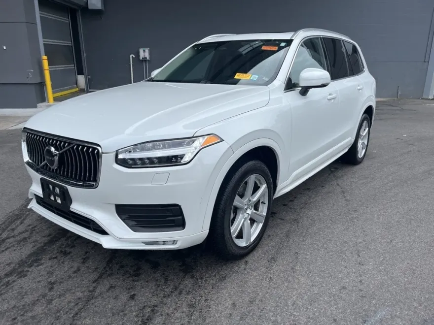 2023 Volvo XC90 B5 AWD Core photo 1