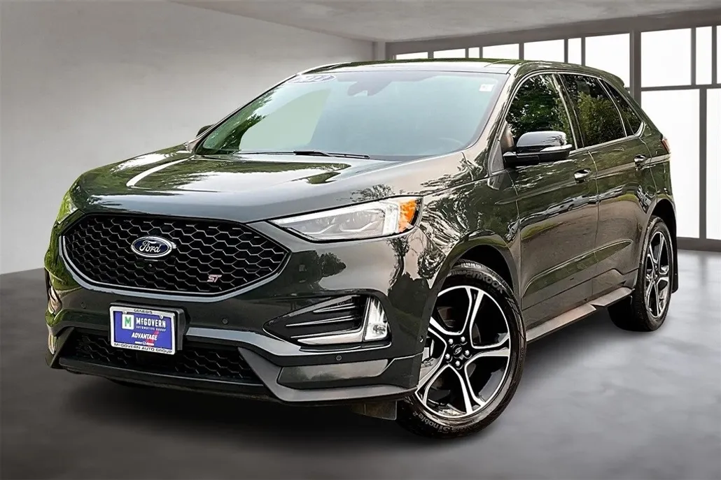 2022 Ford Edge ST photo 1