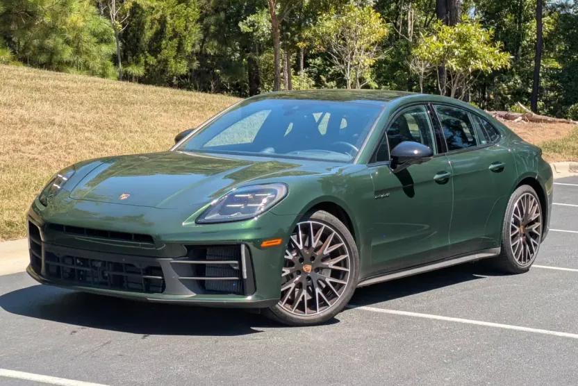 2025 Porsche Panamera 4S E-Hybrid photo 1