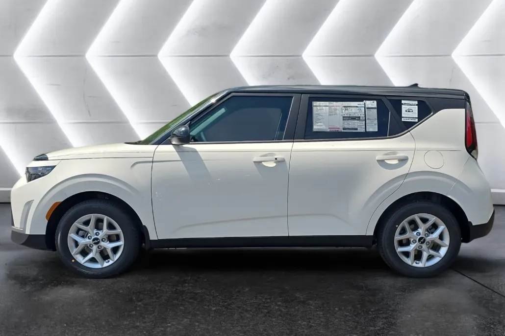 2025 Kia Soul S photo 1