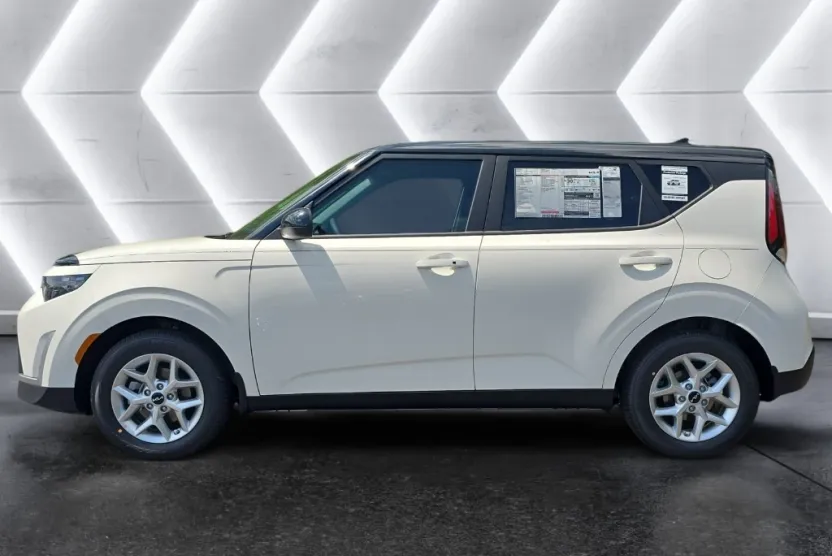 2025 Kia Soul S photo 1