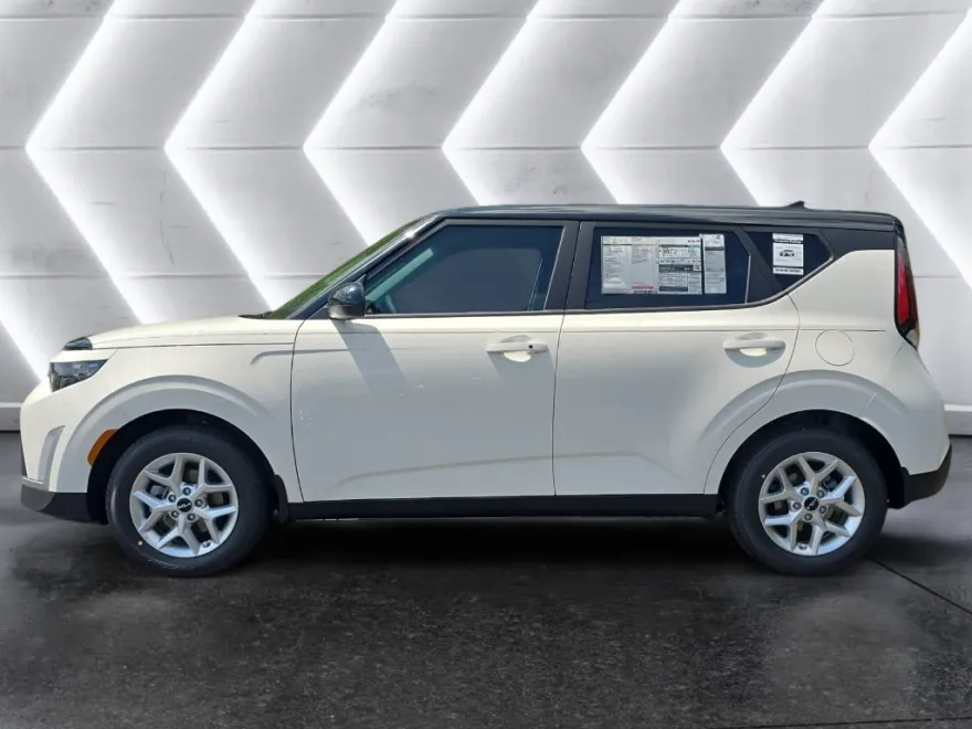 2025 Kia Soul S photo 1