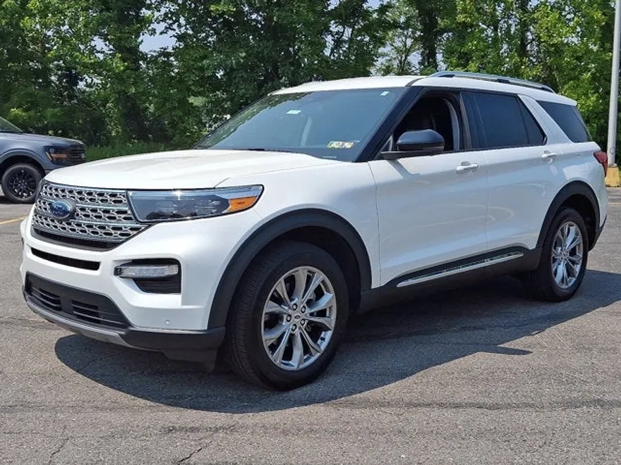 2022 Ford Explorer Limited photo 1